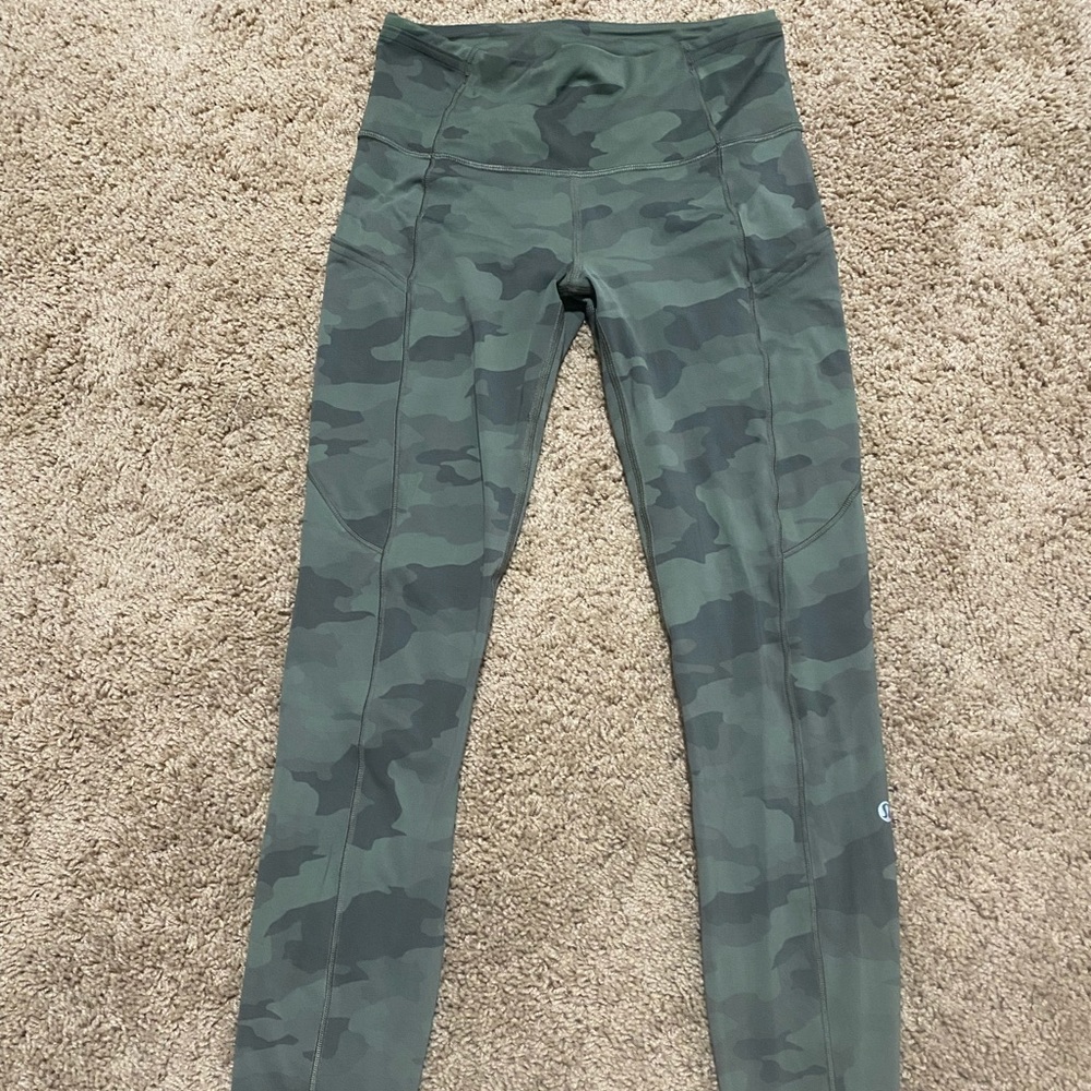 Lululemon Camo Fast & Free 25”💚
